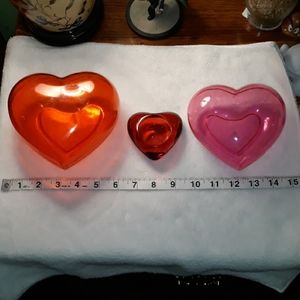 Valentine's Day candle holder & 2 plastic hearts